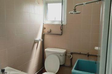 BHOT DEAL! Block C Desa Pandan, K. Lumpur for Sale!