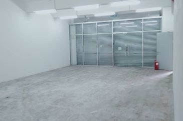 HOT DEAL! SHOPLOT/OFFICE Taman Nirwana Ampang for Rent!