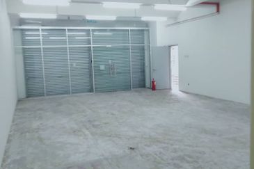 HOT DEAL! SHOPLOT/OFFICE Taman Nirwana Ampang for Rent!