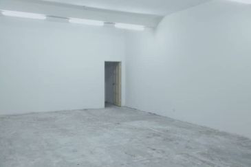 HOT DEAL! SHOPLOT/OFFICE Taman Nirwana Ampang for Rent!