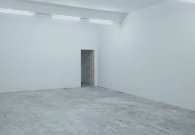 HOT DEAL! SHOPLOT/OFFICE Taman Nirwana Ampang for Rent!