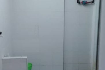 HOT DEAL! SHOPLOT/OFFICE Taman Nirwana Ampang for Rent!