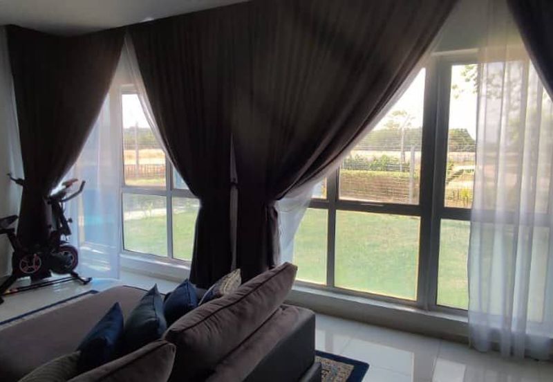 Corner lot! Casawood Cybersouth - Bigger unit for Sale!