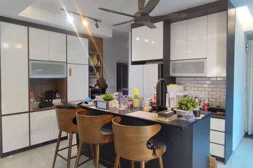 Corner lot! Casawood Cybersouth - Bigger unit for Sale!