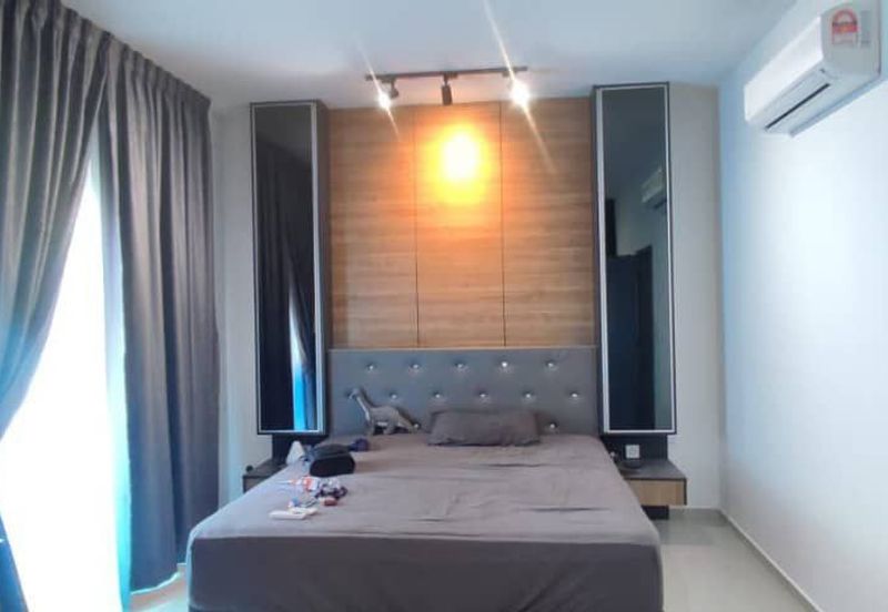 Corner lot! Casawood Cybersouth - Bigger unit for Sale!