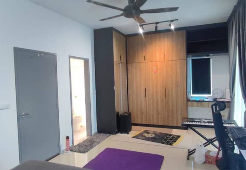 Corner lot! Casawood Cybersouth - Bigger unit for Sale!