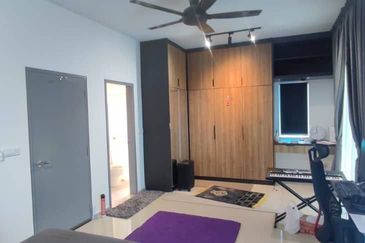 Corner lot! Casawood Cybersouth - Bigger unit for Sale!