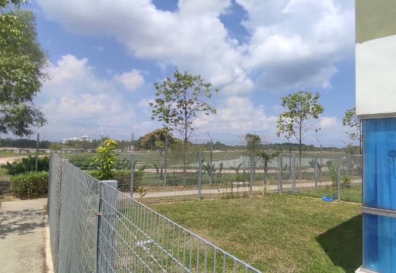 Corner lot! Casawood Cybersouth - Bigger unit for Sale!