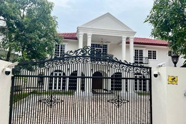 Beautiful European-English Designed Bungalow in PJ for Sale!