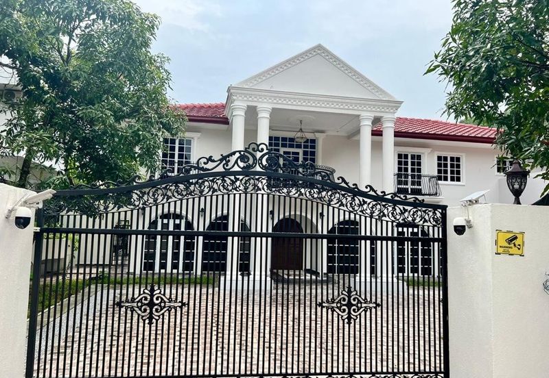 Beautiful European-English Designed Bungalow in PJ for Sale!