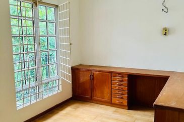 Beautiful European-English Designed Bungalow in PJ for Sale!