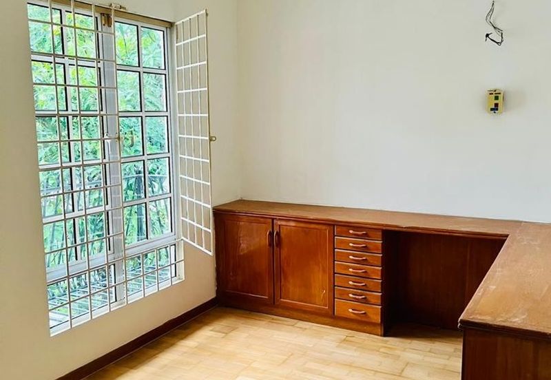 Beautiful European-English Designed Bungalow in PJ for Sale!