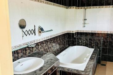 Beautiful European-English Designed Bungalow in PJ for Sale!