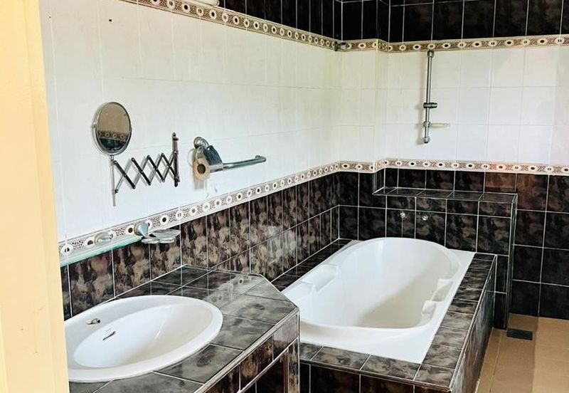 Beautiful European-English Designed Bungalow in PJ for Sale!