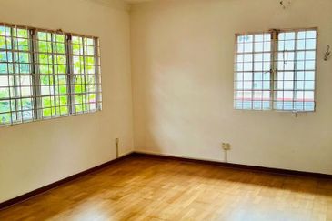 Beautiful European-English Designed Bungalow in PJ for Sale!