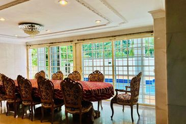 Beautiful European-English Designed Bungalow in PJ for Sale!