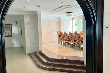 Beautiful European-English Designed Bungalow in PJ for Sale!