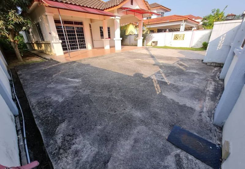 BEST DEAL! Bungalow at Taman Bangi Villa, Bangi for Rent!