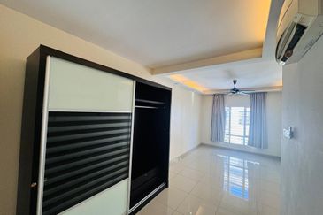 FREEHOLD! Corner Unit! Renovated! GAYA Apartment at Melawati for Sale!
