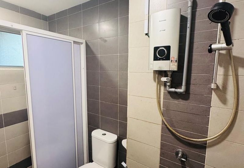 FREEHOLD! Corner Unit! Renovated! GAYA Apartment at Melawati for Sale!