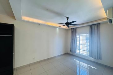 FREEHOLD! Corner Unit! Renovated! GAYA Apartment at Melawati for Sale!