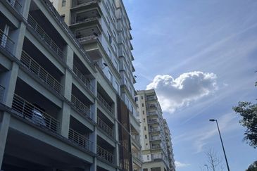 FREEHOLD! Corner Unit! Renovated! GAYA Apartment at Melawati for Sale!