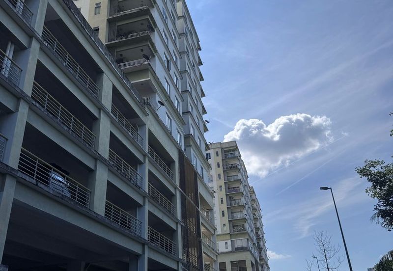 FREEHOLD! Corner Unit! Renovated! GAYA Apartment at Melawati for Sale!