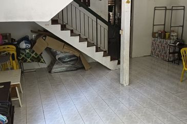 Corner lot! Double Storey Terrace House at Taman Seroja, Bandar Baru Salak Tinggi, Sepang for Sale!