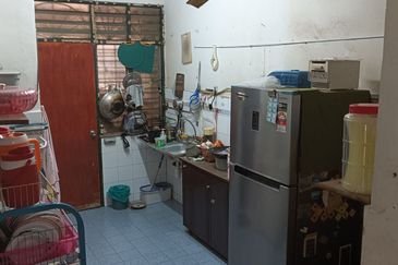 Corner lot! Double Storey Terrace House at Taman Seroja, Bandar Baru Salak Tinggi, Sepang for Sale!