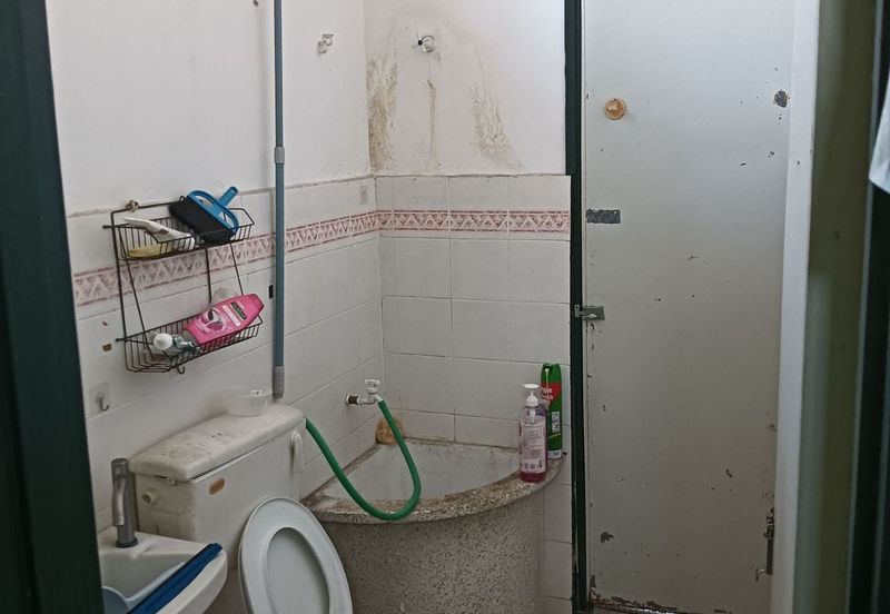 Corner lot! Double Storey Terrace House at Taman Seroja, Bandar Baru Salak Tinggi, Sepang for Sale!