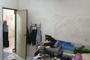 Corner lot! Double Storey Terrace House at Taman Seroja, Bandar Baru Salak Tinggi, Sepang for Sale!