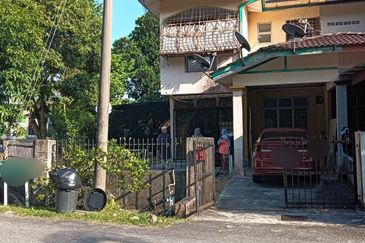 Corner lot! Double Storey Terrace House at Taman Seroja, Bandar Baru Salak Tinggi, Sepang for Sale!