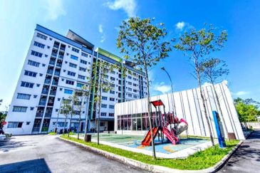 Sutera Bayu Apartment Kajang for Sale! RENO! 2 Parking lots! Freehold Open Title!