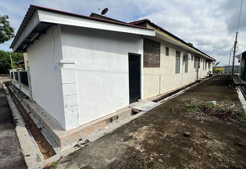 Freehold! Single Storey Terrace House End Lot! Taman Pinang Impian, Melaka for Sale!