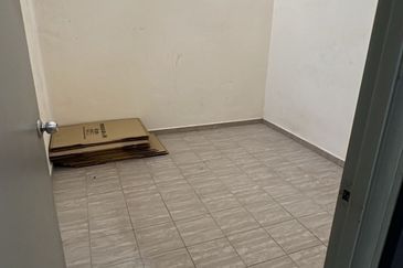 Freehold! Single Storey Terrace House End Lot! Taman Pinang Impian, Melaka for Sale!