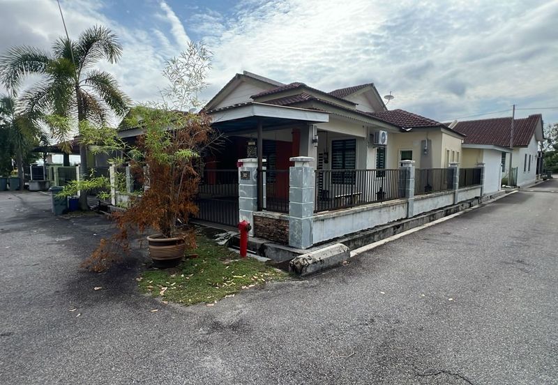 Freehold! Single Storey Terrace House End Lot! Taman Pinang Impian, Melaka for Sale!