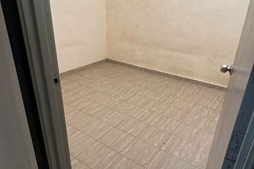 Freehold! Single Storey Terrace House End Lot! Taman Pinang Impian, Melaka for Sale!