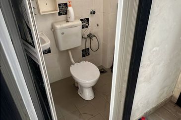 Freehold! Single Storey Terrace House End Lot! Taman Pinang Impian, Melaka for Sale!