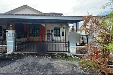 Freehold! Single Storey Terrace House End Lot! Taman Pinang Impian, Melaka for Sale!