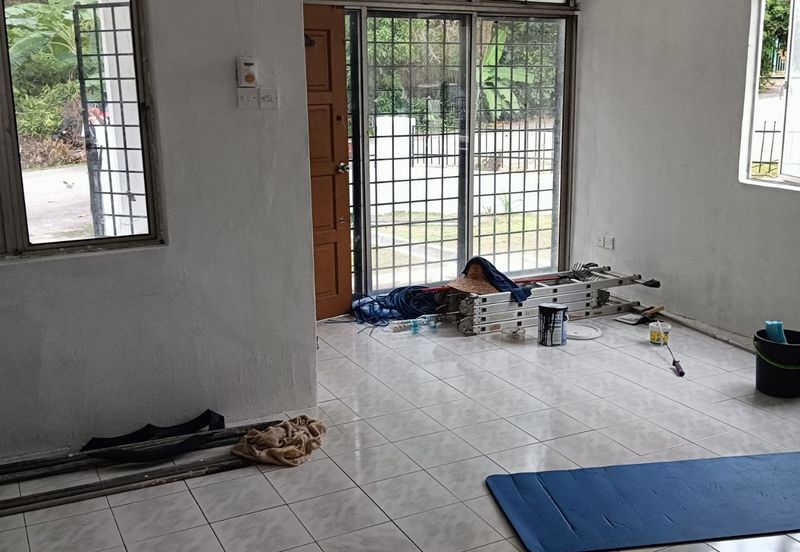 Corner lot! Double Storey Terrace House Taman Seroja, Bandar Baru Salak Tinggi, Sepang for Sale!