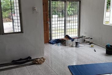 Corner lot! Double Storey Terrace House Taman Seroja, Bandar Baru Salak Tinggi, Sepang for Sale!