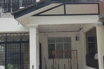 Corner lot! Double Storey Terrace House Taman Seroja, Bandar Baru Salak Tinggi, Sepang for Sale!