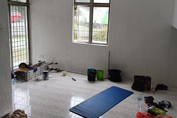 Corner lot! Double Storey Terrace House Taman Seroja, Bandar Baru Salak Tinggi, Sepang for Sale!