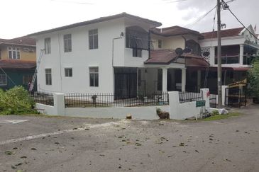 Corner lot! Double Storey Terrace Taman Seroja, Bandar Baru Salak Tinggi, Sepang for Sale Below MV!