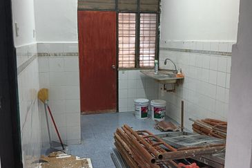 Corner lot! Double Storey Terrace Taman Seroja, Bandar Baru Salak Tinggi, Sepang for Sale Below MV!