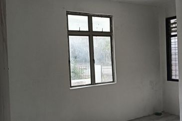 Corner lot! Double Storey Terrace Taman Seroja, Bandar Baru Salak Tinggi, Sepang for Sale Below MV!