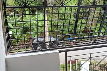 Corner lot! Double Storey Terrace Taman Seroja, Bandar Baru Salak Tinggi, Sepang for Sale Below MV!