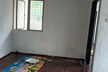 Corner lot! Double Storey Terrace Taman Seroja, Bandar Baru Salak Tinggi, Sepang for Sale Below MV!