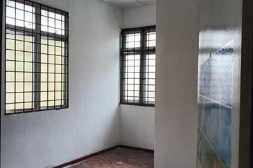 Corner lot! Double Storey Terrace Taman Seroja, Bandar Baru Salak Tinggi, Sepang for Sale Below MV!