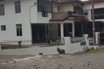 Corner lot! Double Storey Terrace House Taman Seroja, Bandar Baru Salak Tinggi, Sepang for Sale!